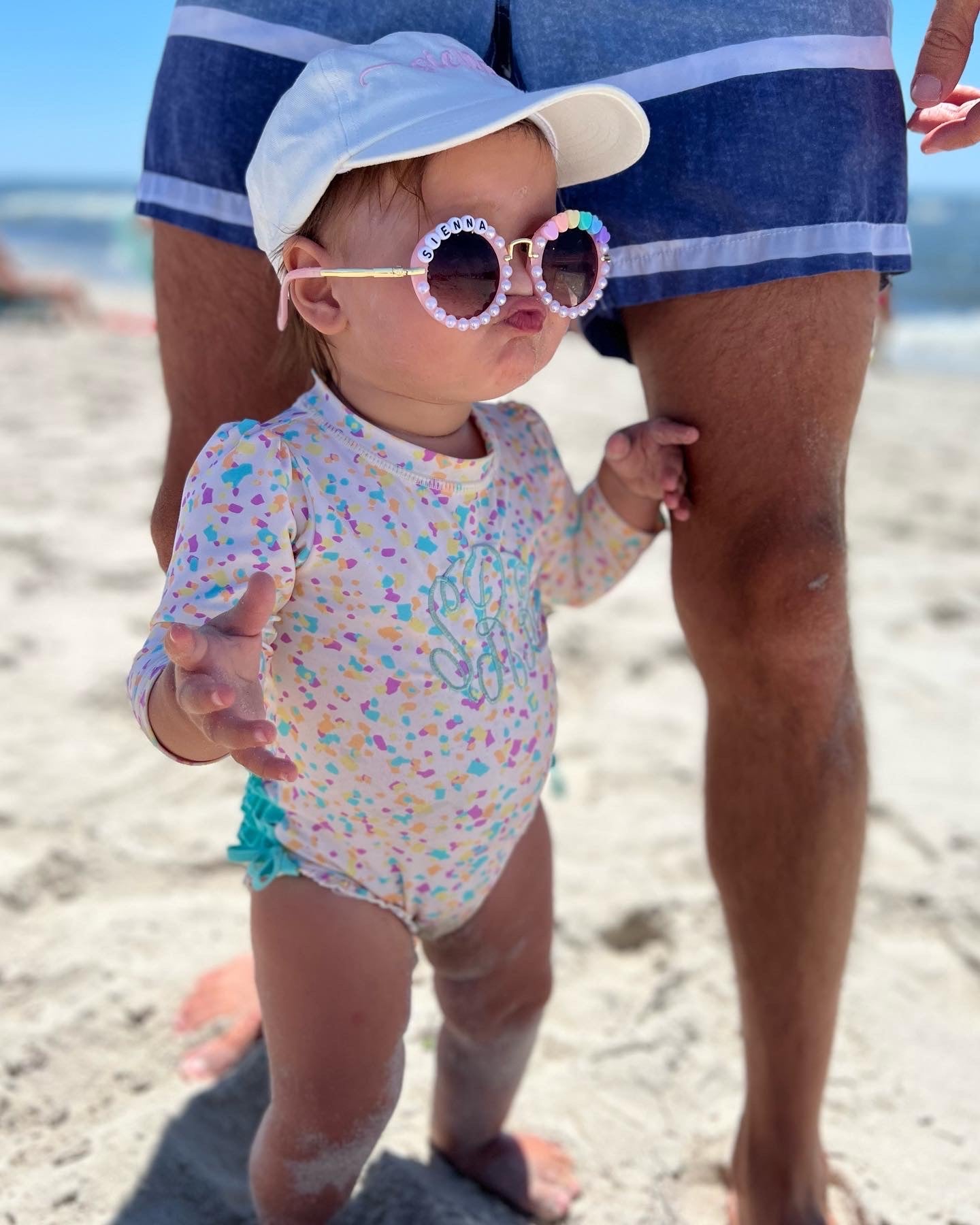 Heartbreaker - Personalized Pearly Round Sunglasses with Rainbow Hearts